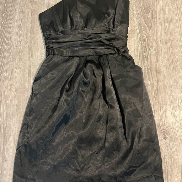 David's bridal black Short Charmeuse Dress with Ruched Waist & Pockets size 8 - Picture 4 of 5